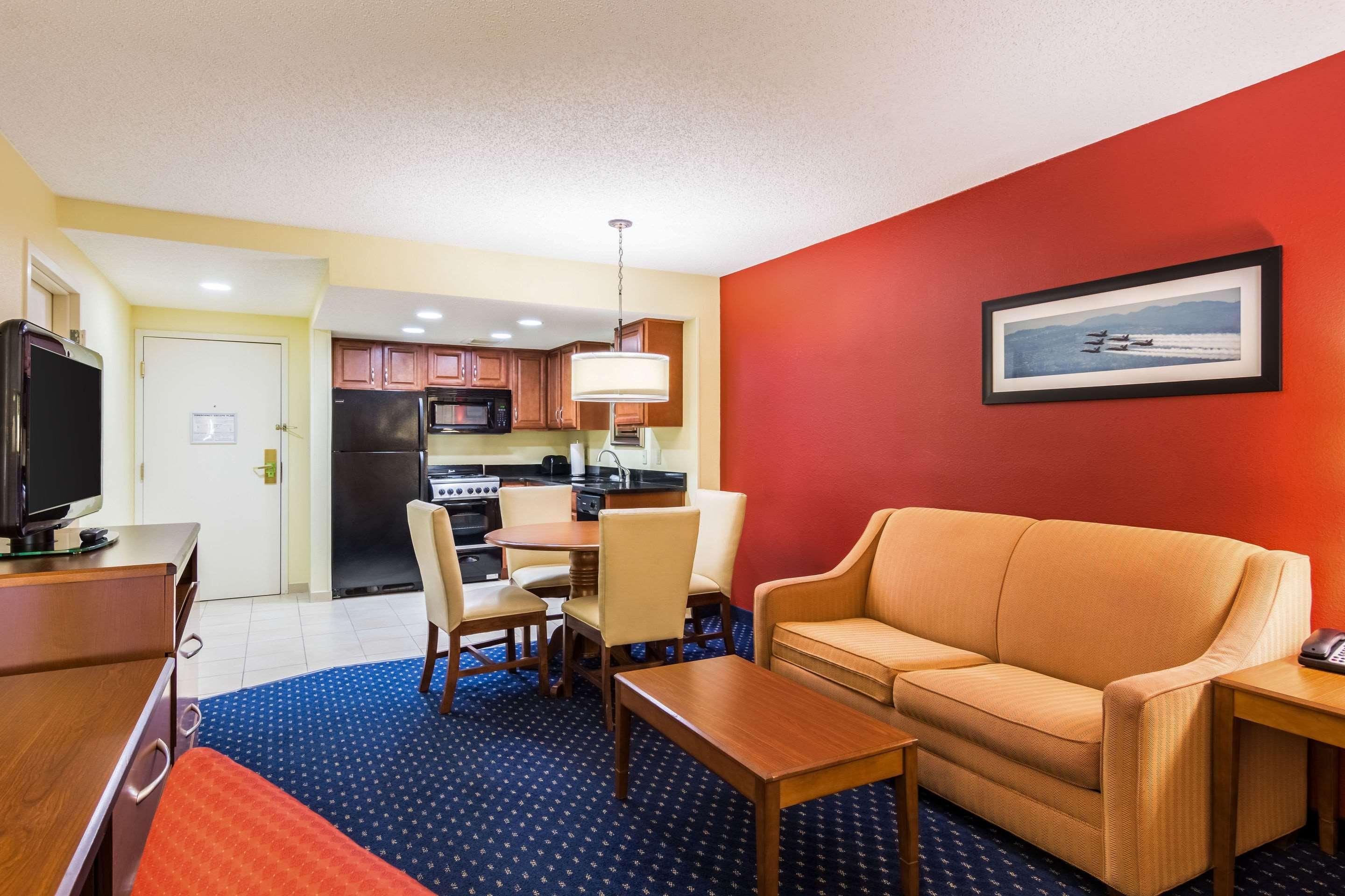 Comfort Inn At Joint Base Andrews Clinton Exteriér fotografie