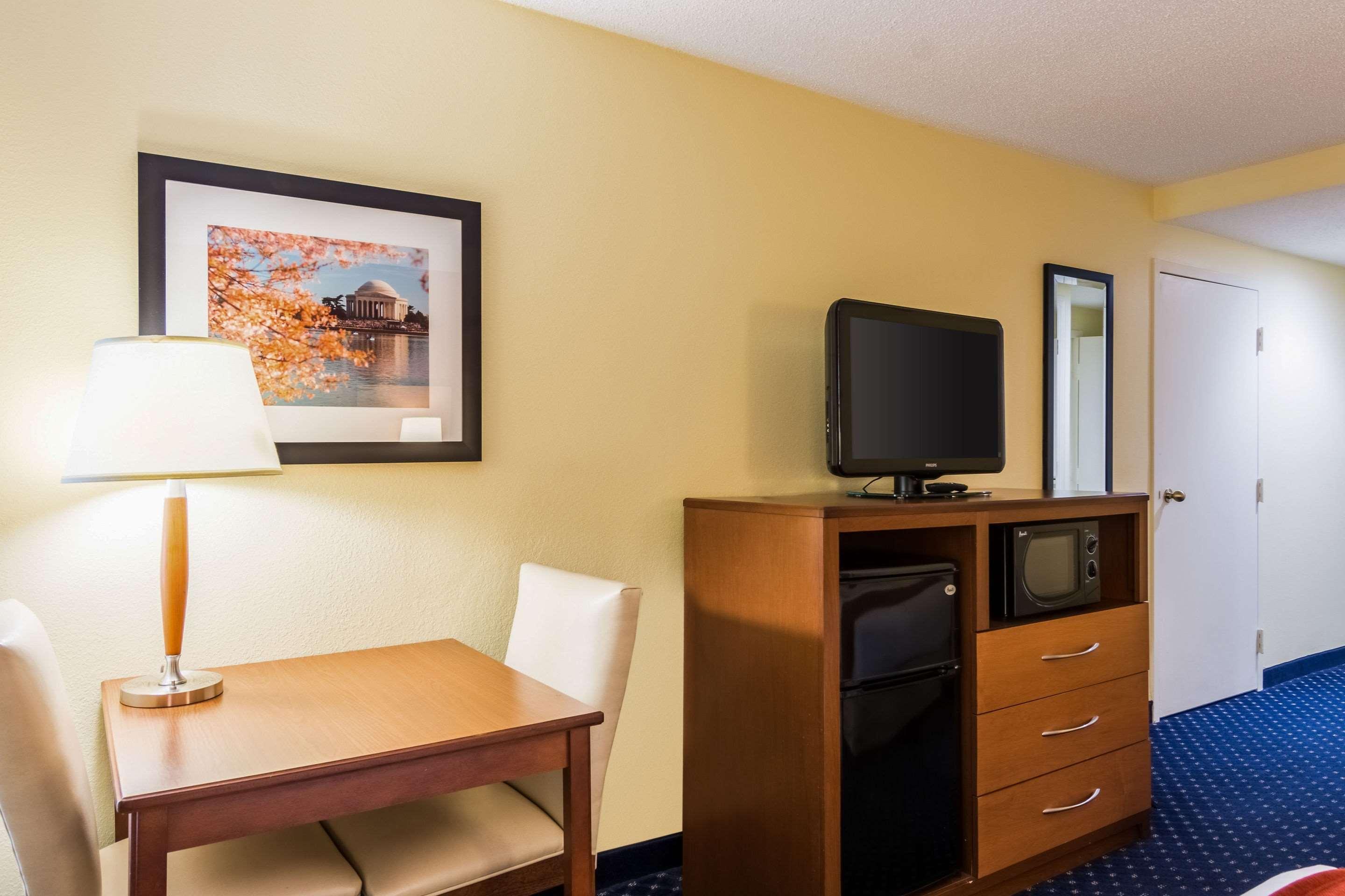 Comfort Inn At Joint Base Andrews Clinton Exteriér fotografie