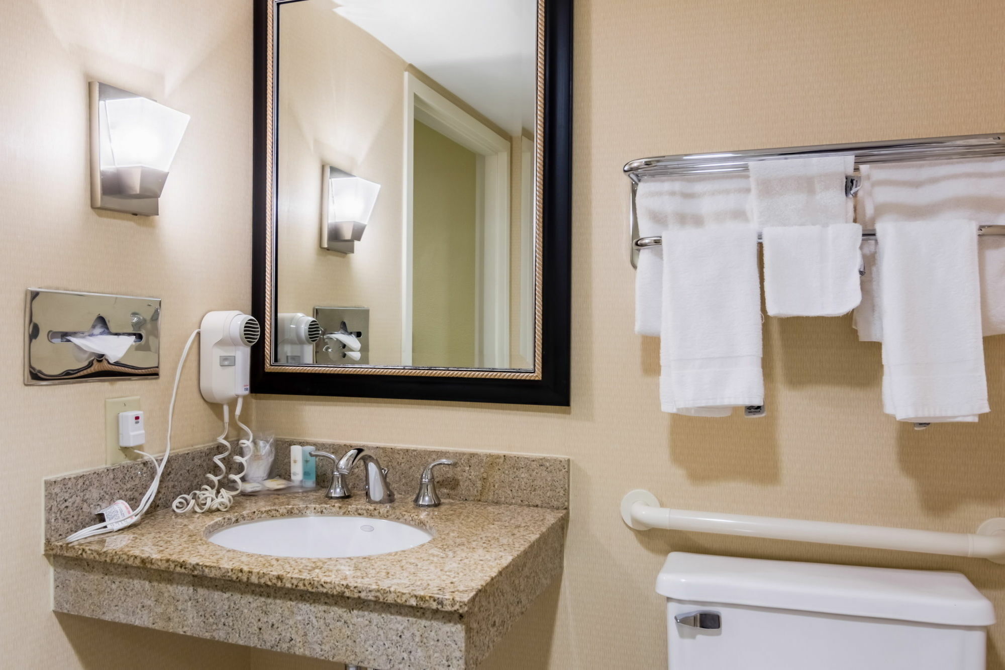 Comfort Inn At Joint Base Andrews Clinton Exteriér fotografie
